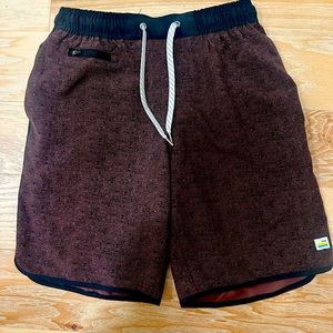 Vuori Banks Shorts Oxblood Linen Texture
